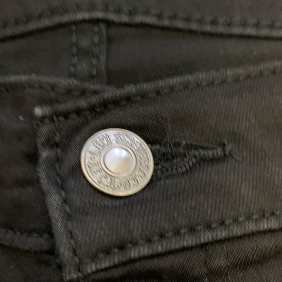 Levi’s Women’s 724 Straight-Leg Jeans - Picture 7 of 9